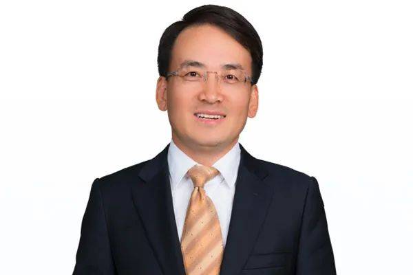 公募传奇王宏远宣布引退<strong></p>
<p>前海期货</strong>，下一步计划是什么？千亿网红基金迎新任董事长，拥有监管背景