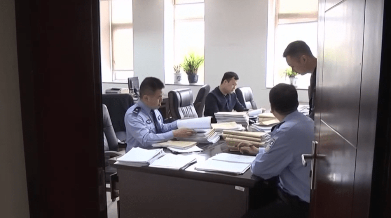 高考状元突然辍学<strong></p>
<p>模拟炒期货</strong>，操盘股票一年狂赚七千万，商业奇才误入歧途