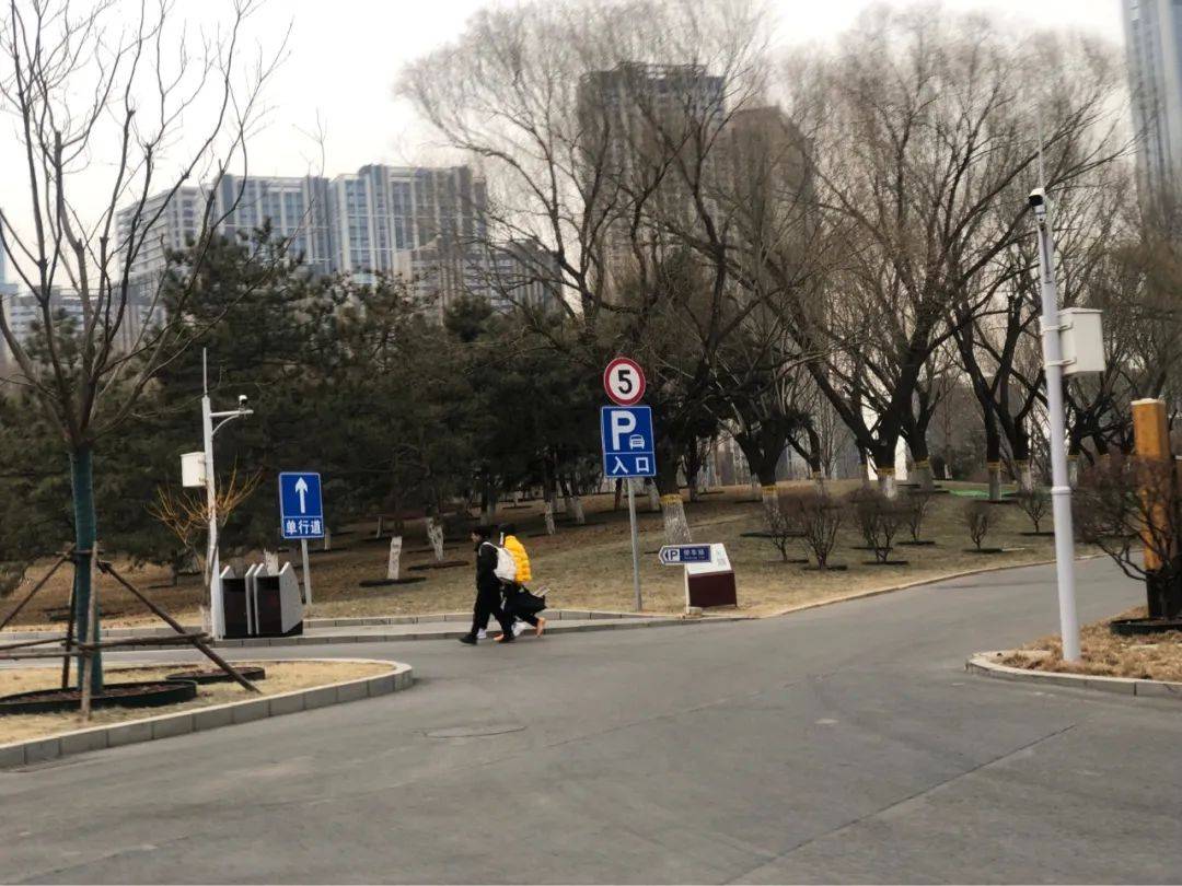 1元/小时突猛涨至4元/小时<strong></p>
<p>etc价格</strong>！通州运河奥体公园停车费涨价引争议