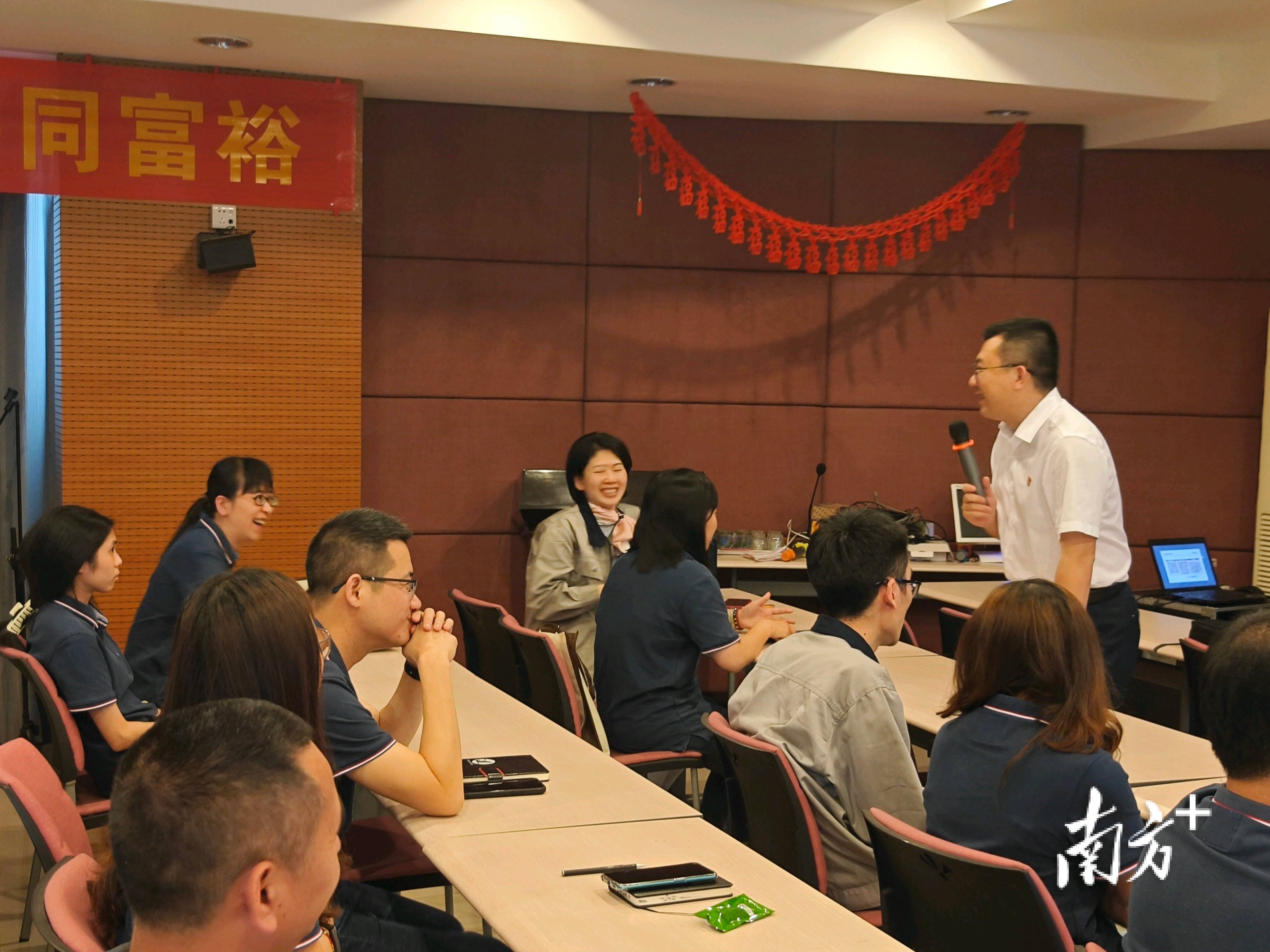 践行国企使命<strong></p>
<p>中国银河证券</strong>，中国银河证券举办“金融下基层”首场活动