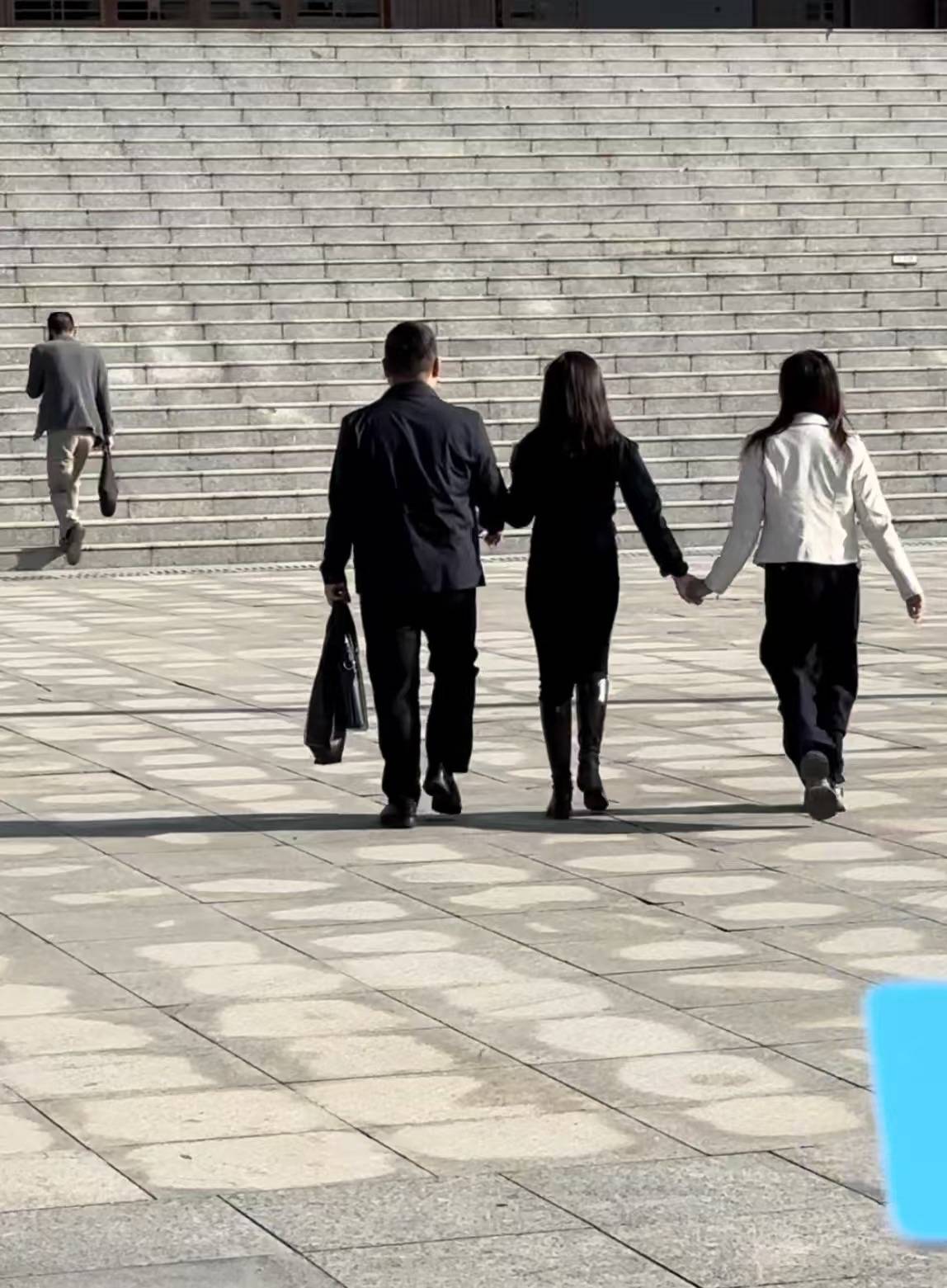 死刑！余华英拐卖儿童案重审宣判<strong></p>
<p>日信证券</strong>，其当庭表示上诉