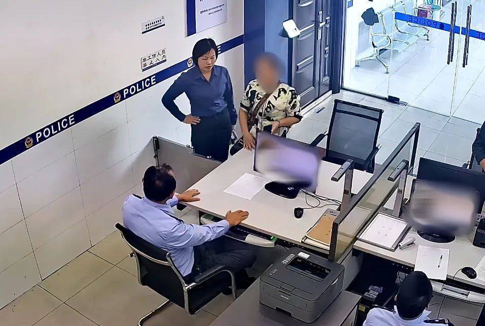柳州女子到柳南万达买3万元黄金<strong></p>
<p>东兴证券股份有限公司</strong>，不挑款不问价，店员吓到报警！
