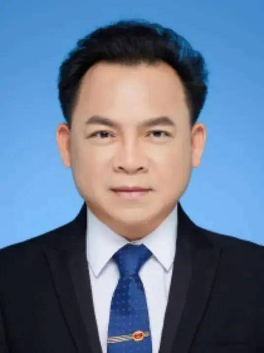 卸任市委书记3天后<strong></p>
<p>东兴证券股份有限公司</strong>，55岁的他任省政府党组成员！