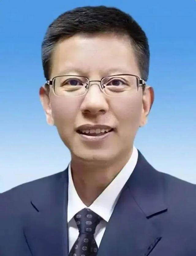 卸任市委书记3天后<strong></p>
<p>东兴证券股份有限公司</strong>，55岁的他任省政府党组成员！