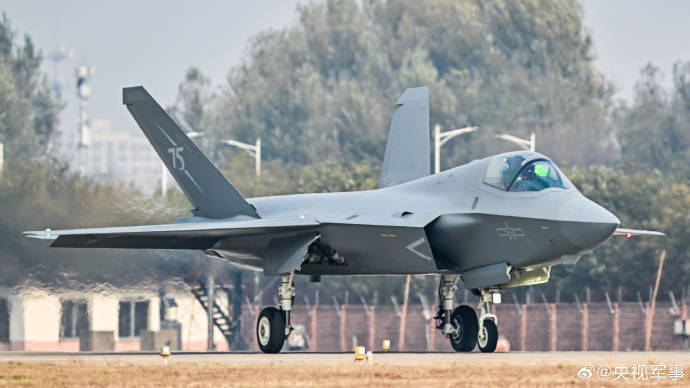 官宣！空军歼-35A图片发布<strong></p>
<p>恒泰证券官网</strong>，将亮相中国航展