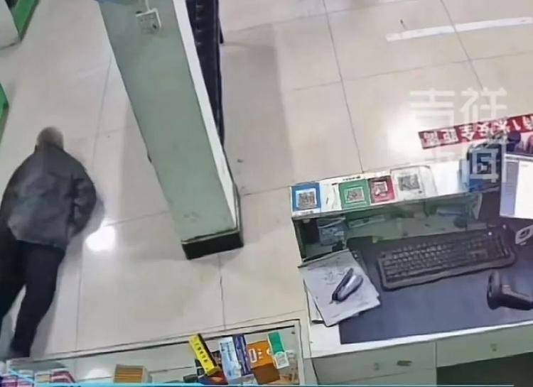 药店摔倒无人扶老人已去世<strong></p>
<p>南京证券官网</strong>，律师：药店无需担责