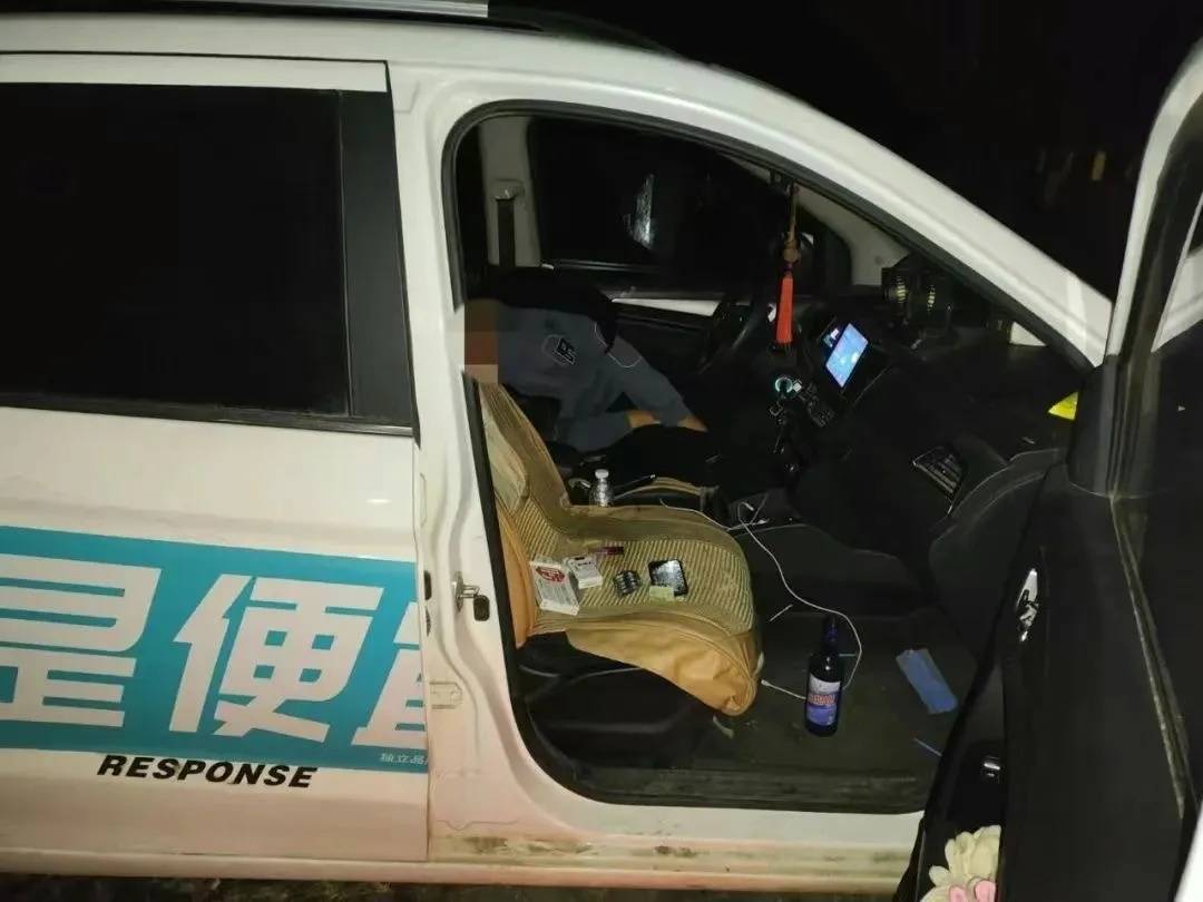男子一时想不开<strong></p>
<p>证券交易费用</strong>，服下头孢配白酒！40分钟后……