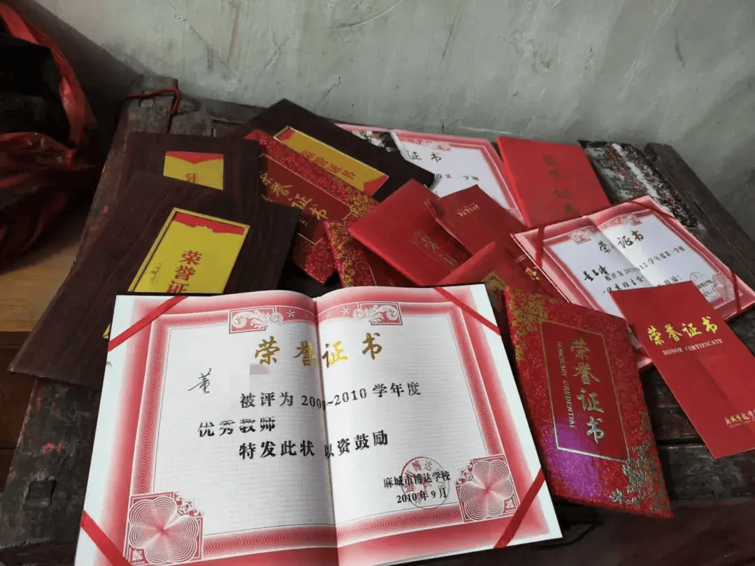 黄冈一教师在宿舍离世<strong></p>
<p>华林证券官网</strong>，家属：高强度工作带了14年高三，校方未申报工亡；多方回应