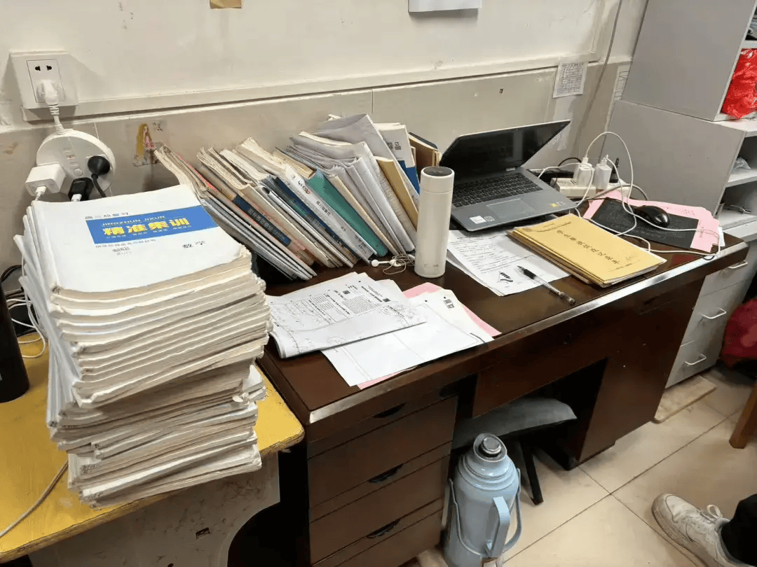 黄冈一教师在宿舍离世<strong></p>
<p>华林证券官网</strong>，家属：高强度工作带了14年高三，校方未申报工亡；多方回应