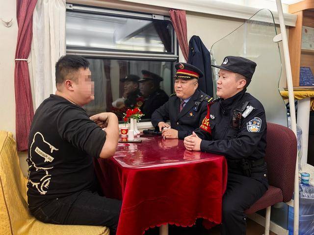 列车上一醉酒“纹身哥”突然对乘警说“我是逃犯”<strong></p>
<p>证券从业人员资格考试</strong>，乘警一查：不，你不是！