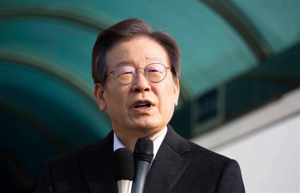 韩国国会“解除戒严”<strong></p>
<p>交易资格</strong>，军队撤出，总统府周边进入全面管制状态