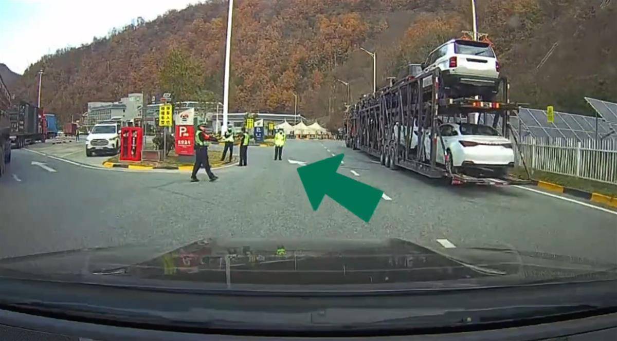 网红博主反映交警在高速上设卡查超速<strong></p>
<p>币港湾</strong>，质疑其滥用职权，汉中警方回应