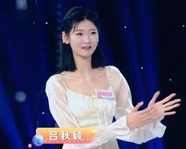 女孩身高2米26貌美如花<strong></p>
<p>美国虚拟币</strong>，妈妈天天发愁：白长这么漂亮，没人敢追