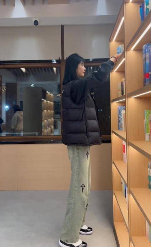 女孩身高2米26貌美如花<strong></p>
<p>美国虚拟币</strong>，妈妈天天发愁：白长这么漂亮，没人敢追