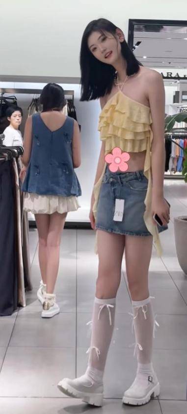 女孩身高2米26貌美如花<strong></p>
<p>美国虚拟币</strong>，妈妈天天发愁：白长这么漂亮，没人敢追