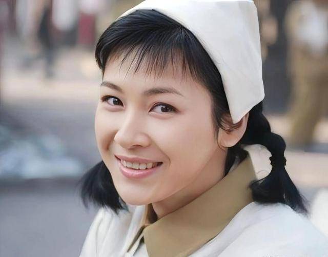 富商周旭辉<strong></p>
<p>虚拟币群</strong>，44岁娶小12岁女星童蕾，获刑3年后，妻女过得如何？