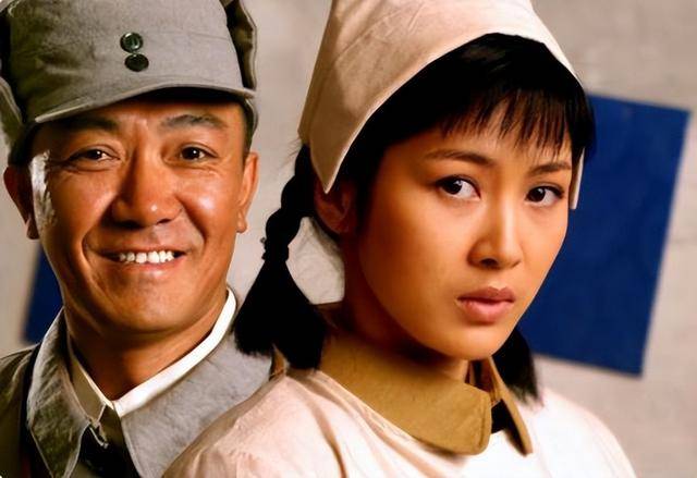 富商周旭辉<strong></p>
<p>虚拟币群</strong>，44岁娶小12岁女星童蕾，获刑3年后，妻女过得如何？