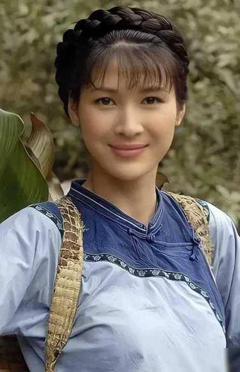 富商周旭辉<strong></p>
<p>虚拟币群</strong>，44岁娶小12岁女星童蕾，获刑3年后，妻女过得如何？