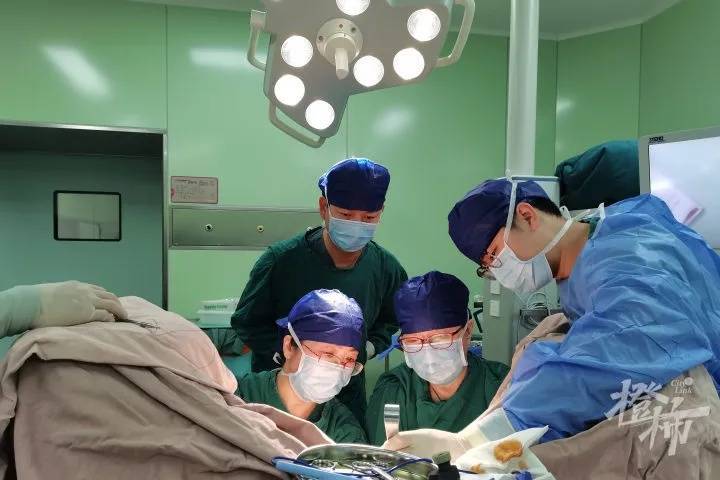 “我肚子里有个东西<strong></p>
<p>香港虚拟币</strong>，是活的！”浙江78岁奶奶一句话惊呆众人