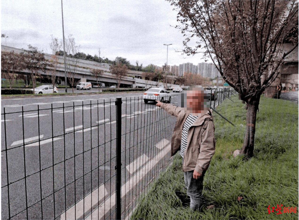 成都三环主路惊现小轿车跨过隔离带掉头<strong></p>
<p>送虚拟币</strong>，原来是司机酒驾走错路……