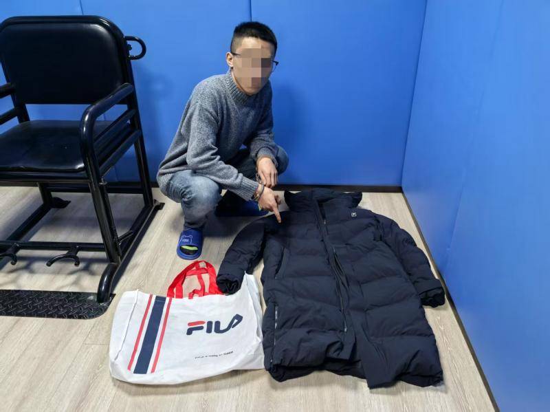 快过年<strong></p>
<p>虚拟币技巧</strong>了 男子返乡前偷走前同事新买的品牌羽绒服 被北京铁警刑事拘留