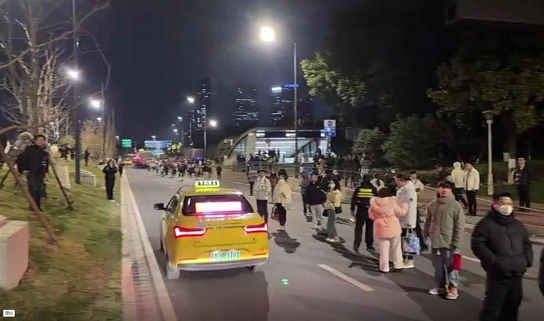 南京地铁突发故障致大量乘客滞留<strong></p>
<p>虚拟货币以太币</strong>，官方：正抢修，已安排接驳车