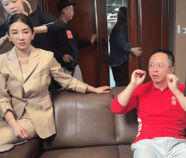 周鸿祎回应参演的短剧辣眼睛：黄奕诱惑<strong></p>
<p>虚拟币短线</strong>我的剧情是DeepSeek设计的