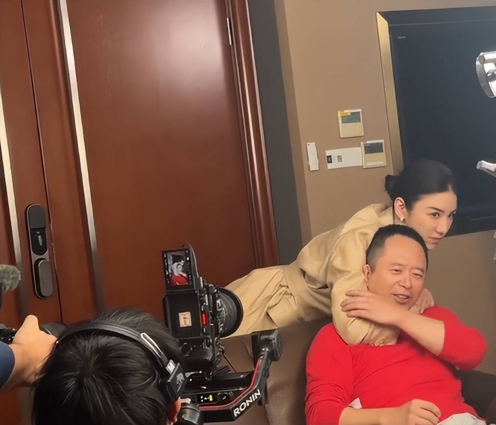 周鸿祎回应参演的短剧辣眼睛：黄奕诱惑<strong></p>
<p>虚拟币短线</strong>我的剧情是DeepSeek设计的
