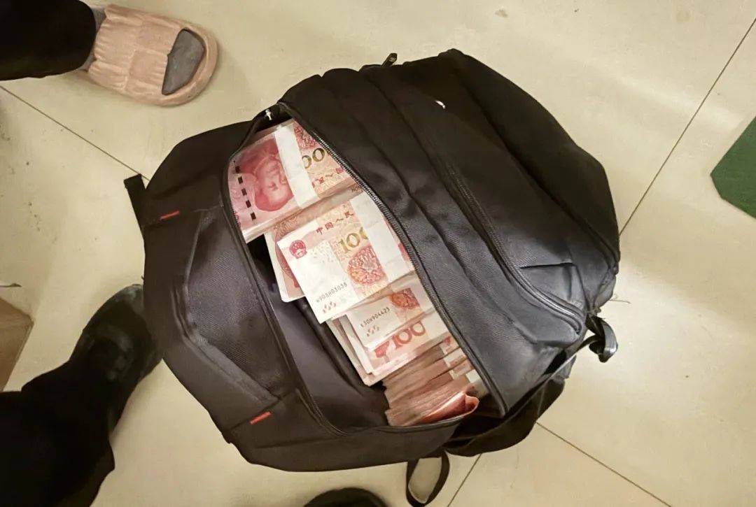 事发桂林<strong></p>
<p>虚拟币小蚁股</strong>！背包里装的1000000元现金被警方紧急拦截