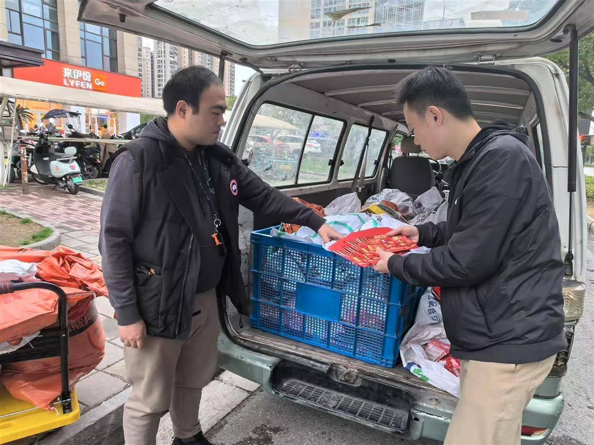 他发出的81万件快递全是电诈卡片<strong></p>
<p>虚拟币小蚁股</strong>！武汉江岸警方破获特大诈骗案