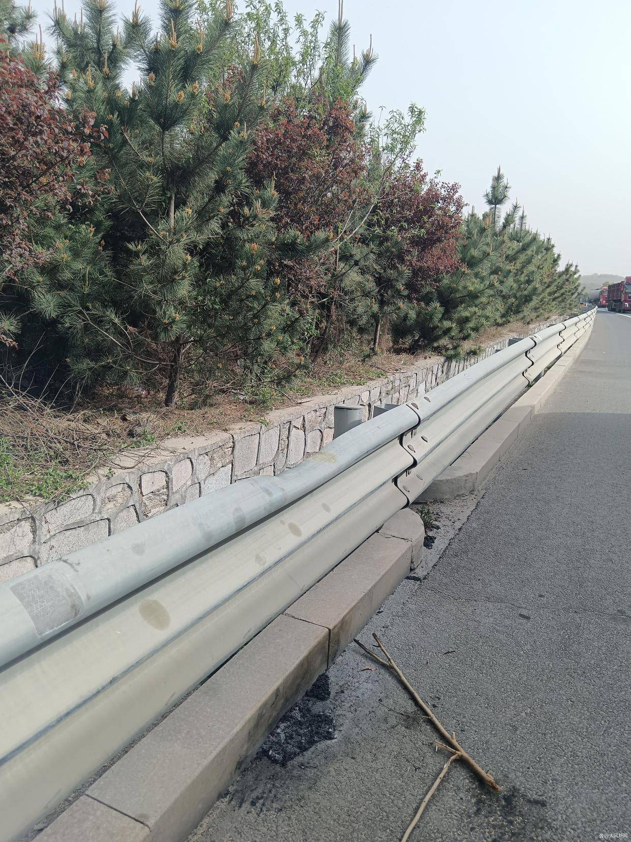 汽修店老板道路救援支千斤顶<strong></p>
<p>虚拟币怎么交易</strong>，大货车箱体侧翻致其身亡；五莲县警方：不属车祸建议自诉