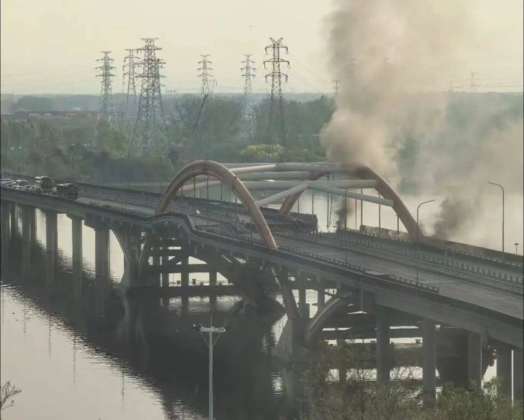 北京潮白河大桥部分路段起火坍塌<strong></p>
<p>虚拟币禁止交易</strong>，官方：原因正调查