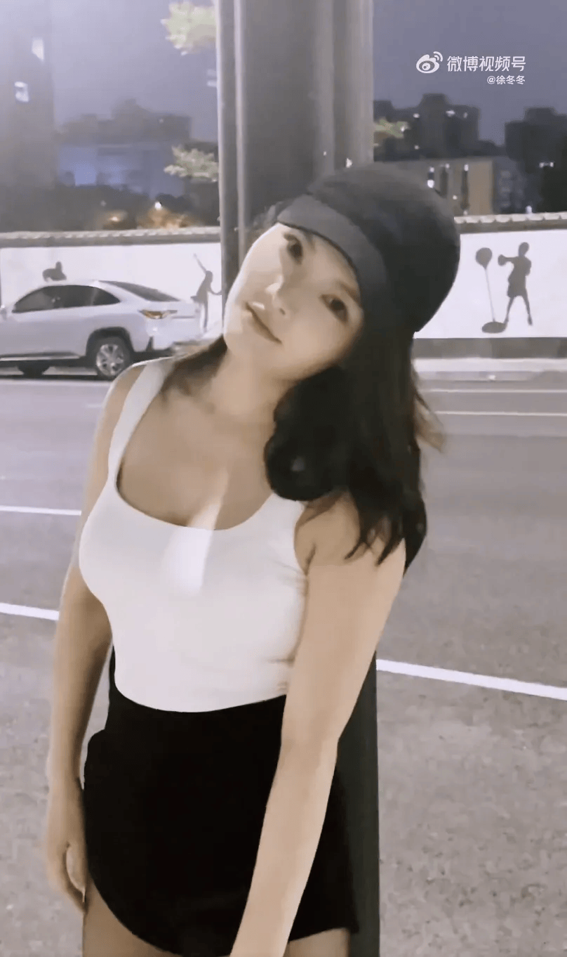 “椰树女神”徐冬冬大方晒照<strong></p>
<p>虚拟币交易平台系统</strong>，并配文：我的蝴蝶袖，很丰腴！