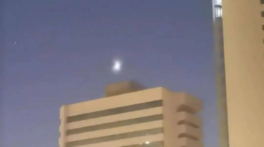 新疆夜空不明飞行物是什么<strong></p>
<p>新虚拟币</strong>？揭秘来了