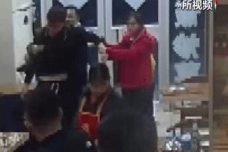 被打后还手是不是互殴<strong></p>
<p>虚拟币交易量</strong>？“小案”也适用正当防卫