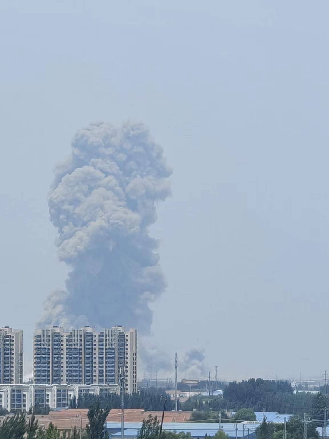 山东高密一化工车间发生爆炸<strong></p>
<p>1st虚拟币</strong>，一公里外饭店窗户被震碎，当地：现场已疏散完毕，具体情况核实中