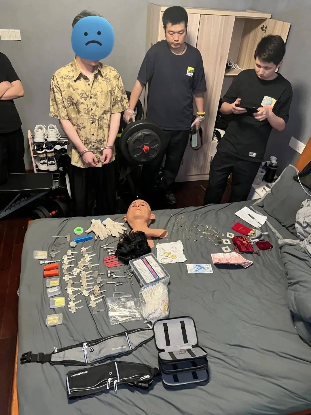 江苏一男子戴仿真“人皮”面具入室盗窃<strong></p>
<p>虚拟币如何炒</strong>，流窜多个小区作案，涉案金额达15万余元