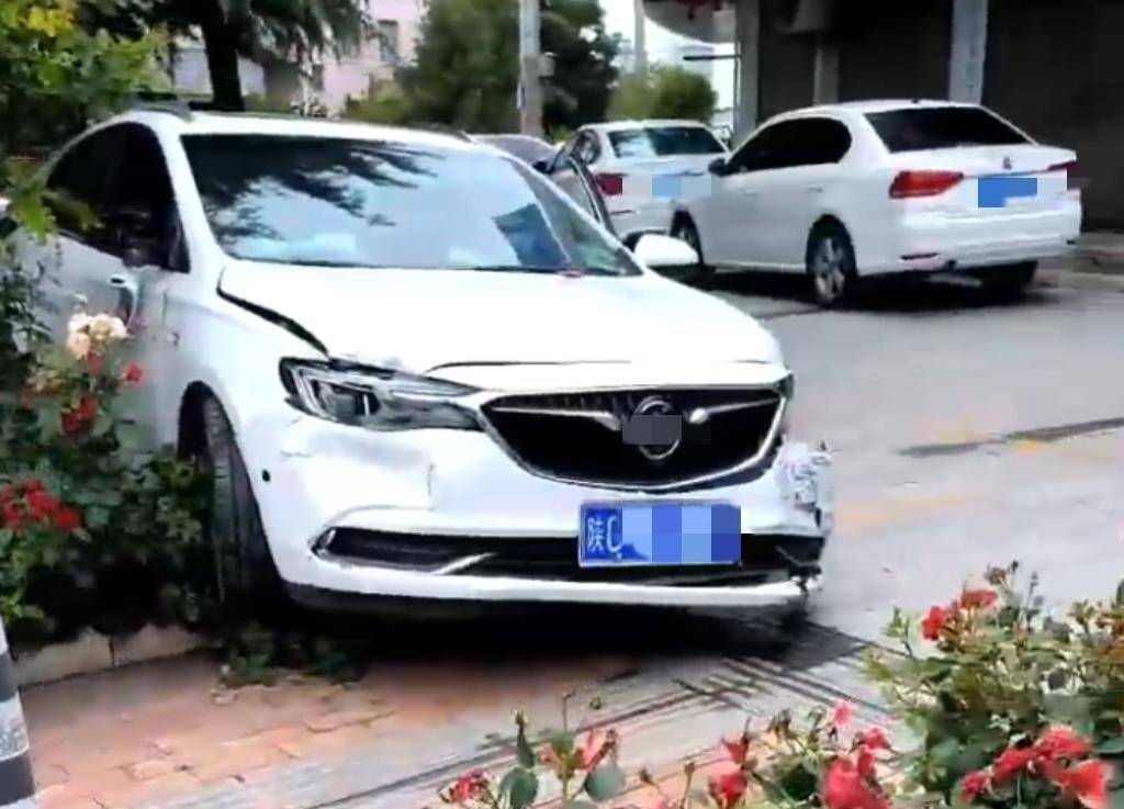 宝鸡一社区女书记当街开车追撵女子撞上电瓶车：两名女子被警方控制<strong></p>
<p>虚拟币eos</strong>，两名伤者在医院治疗