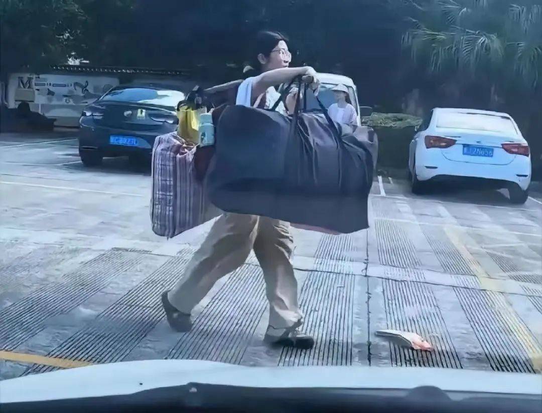 扁担女孩高考成绩出炉<strong></p>
<p>虚拟币概念股</strong>，班主任：班级高考成绩好于预期