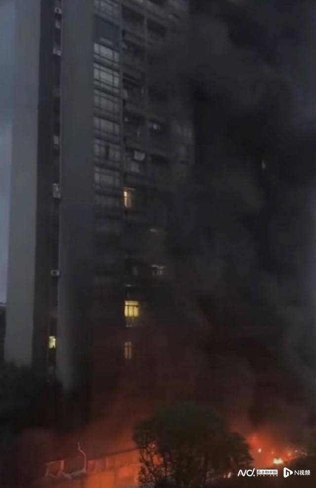 东莞一小区逾百辆电动自行车烧毁<strong></p>
<p>q币虚拟卡</strong>！住户睡梦中被叫醒撤离逃生