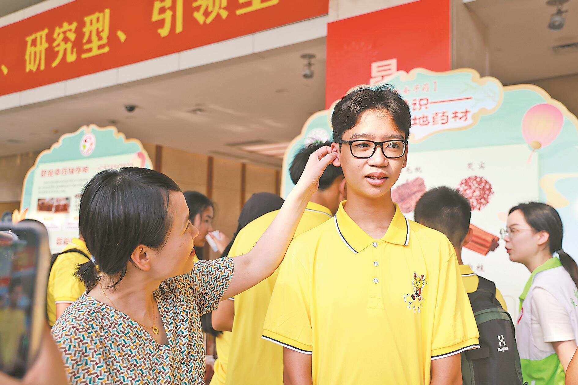 6年后<strong></p>
<p>虚拟币查询</strong>，14岁印尼男孩一眼认出当年为他治病的中医
