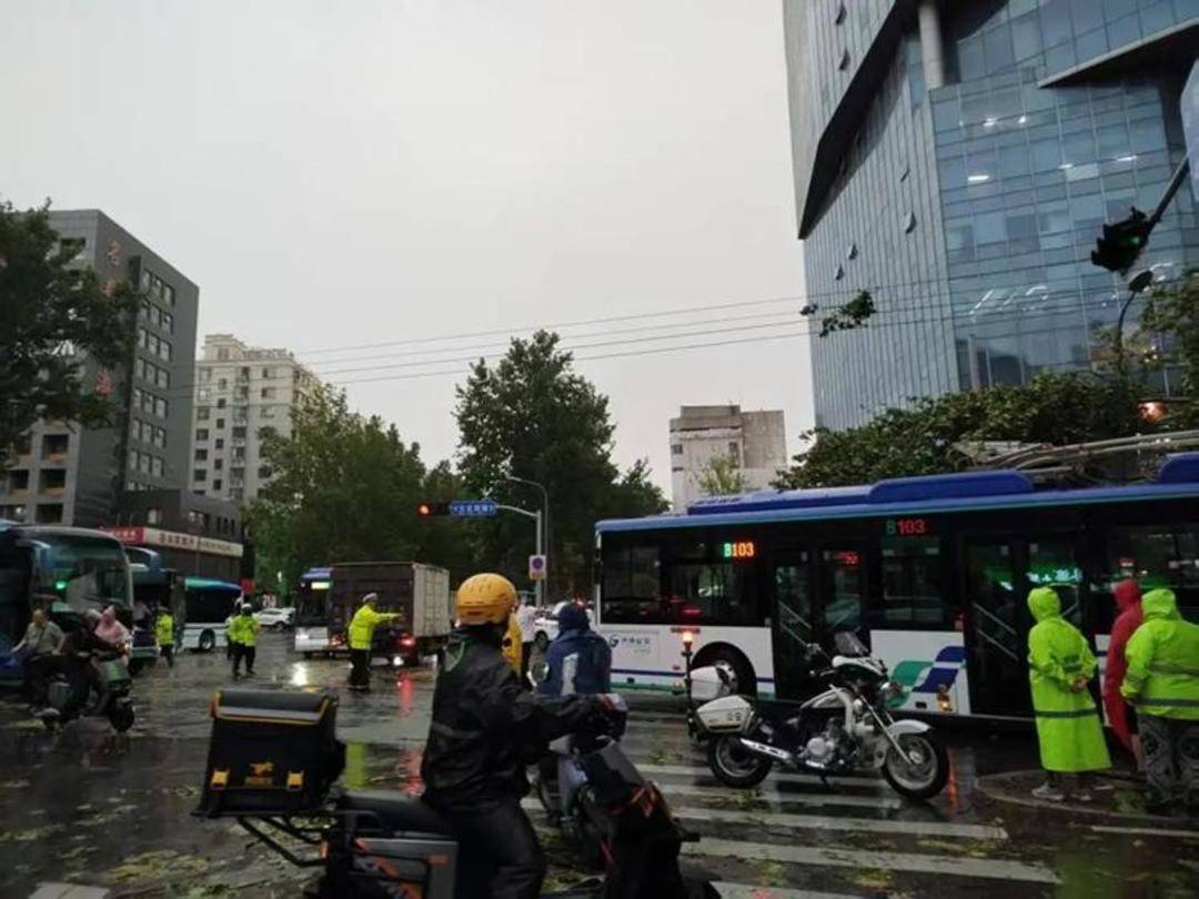 山东下<strong></p>
<p>虚拟q币卡</strong>了424个大明湖：多地出现暴雨