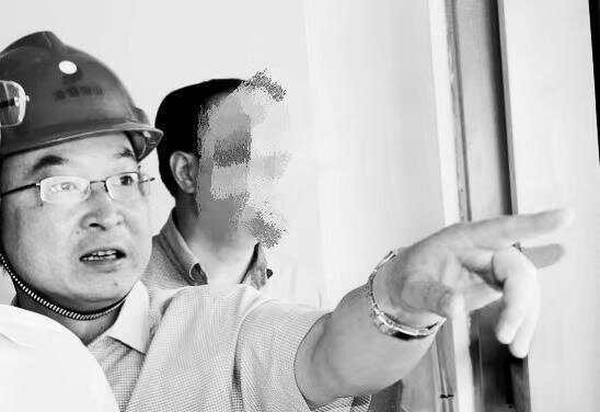 百亿市值上市公司董事疑似坠楼去世<strong></p>
<p>虚拟q币卡</strong>，年仅54岁