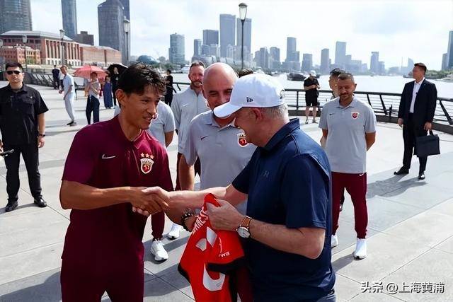 澳大利亚总理抵沪再次漫步外滩<strong></p>
<p>虚拟币收录</strong>，旁边还有上海球迷“老熟人”，你偶遇了吗？