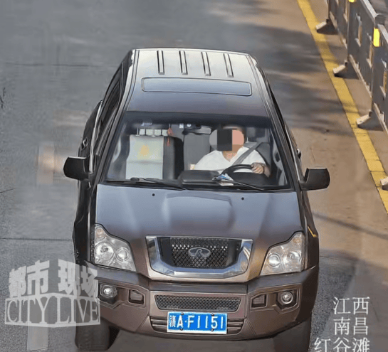 儿子报警车辆被套牌<strong></p>
<p>游戏点虚拟币</strong>，交警一查惊呆：套牌的是你亲爹！