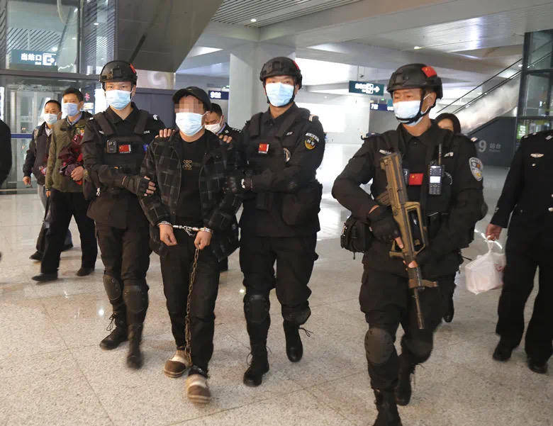 “男子强奸嫂嫂出狱后又刺死见义勇为者”案二审<strong></p>
<p>虚拟币熊市</strong>，择日宣判 警方曾披露抓捕过程等诸多细节
