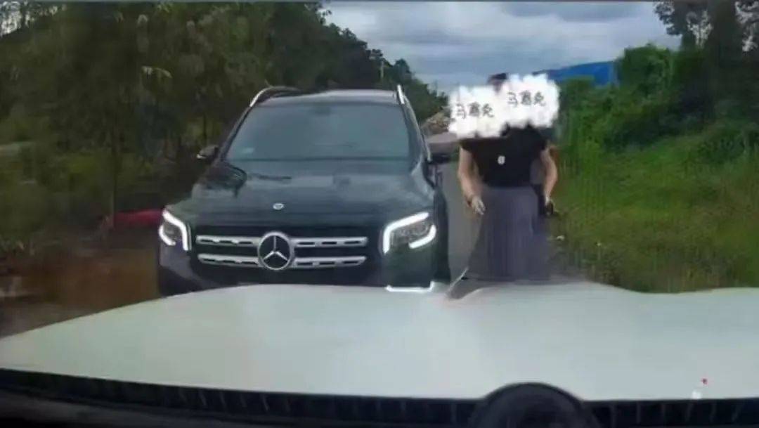 “奔驰女司机亮证逼迫让路”<strong></p>
<p>国产虚拟币</strong>，当地警方通报：成立工作组展开调查