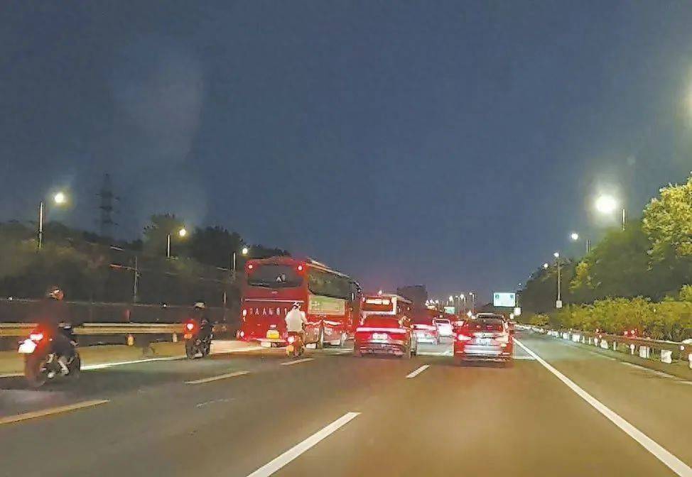 正在严查！京通快速路<strong></p>
<p>虚拟币哪种好</strong>，半小时18辆摩托车违法行驶