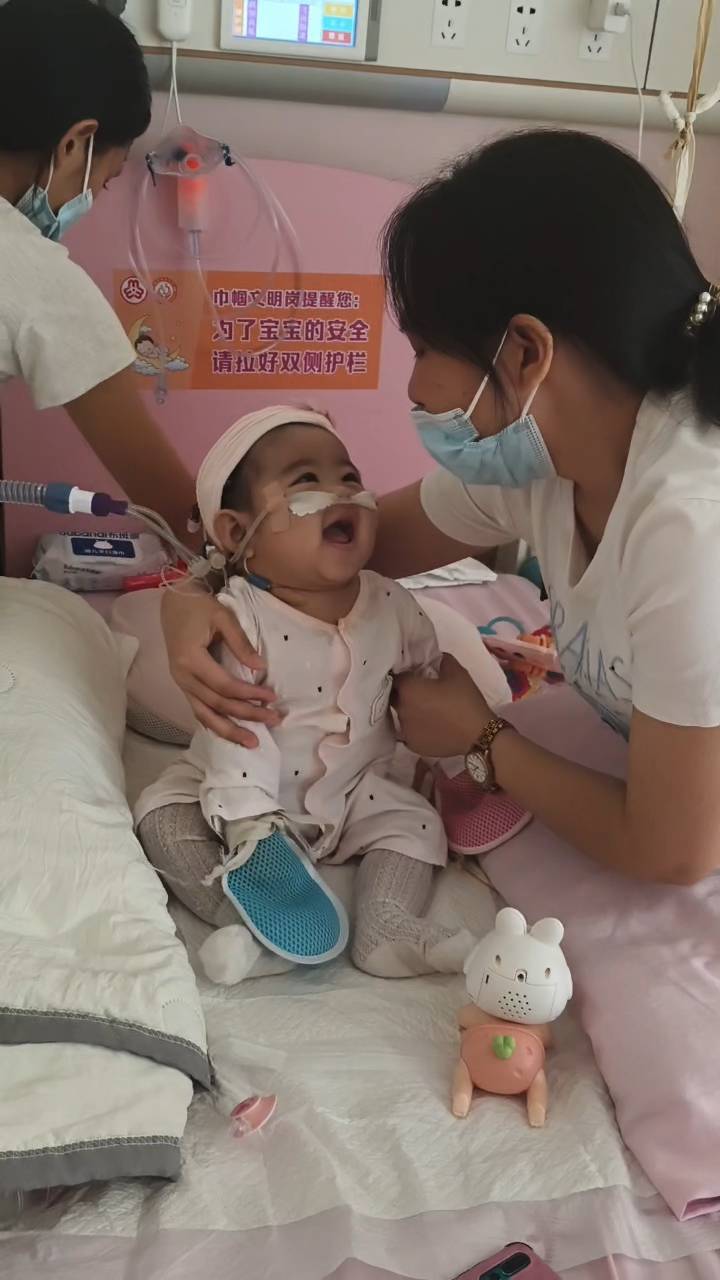 奶奶在哭<strong></p>
<p>虚拟币火宝网</strong>，宝宝在笑！40天女婴重病，00后父亲割肝救女，术后这一幕让网友泪奔