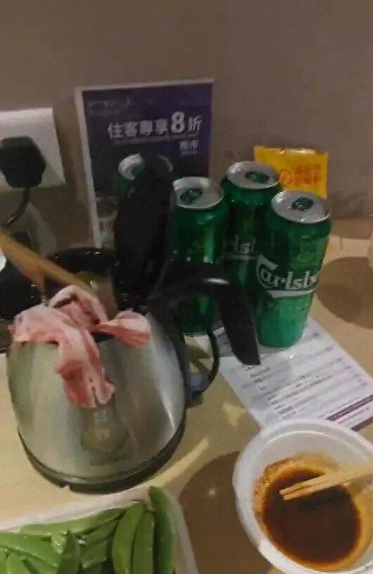 男子发视频“炫耀”用客房水壶煮火锅<strong></p>
<p>虚拟币火宝网</strong>，当事酒店回应
